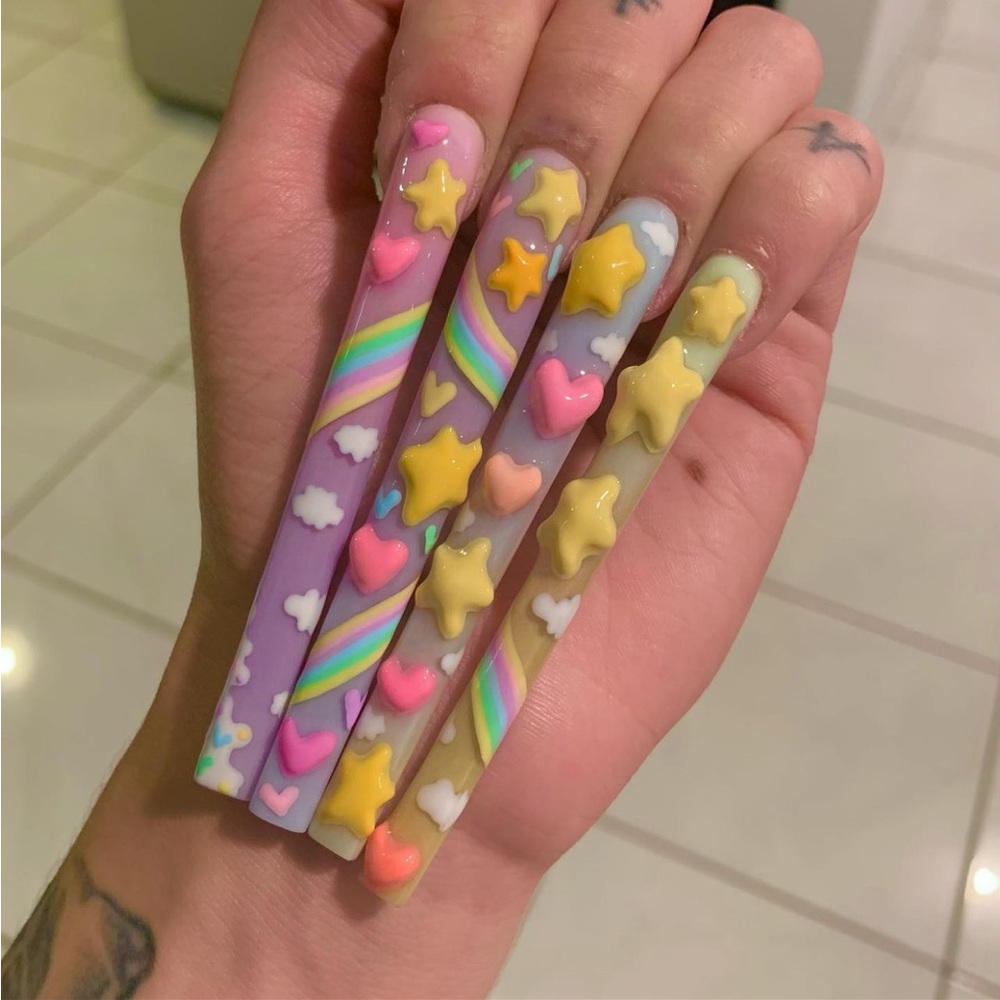 I sell woman hairs and nails